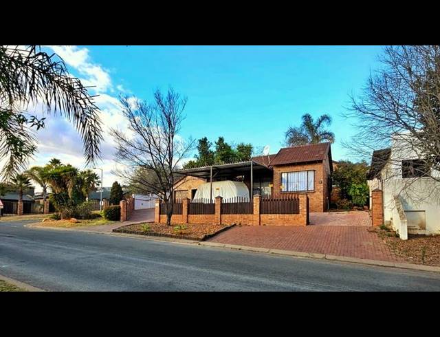 4 BEDROOM HOUSE FOR SALE IN NOORDHEUWEL